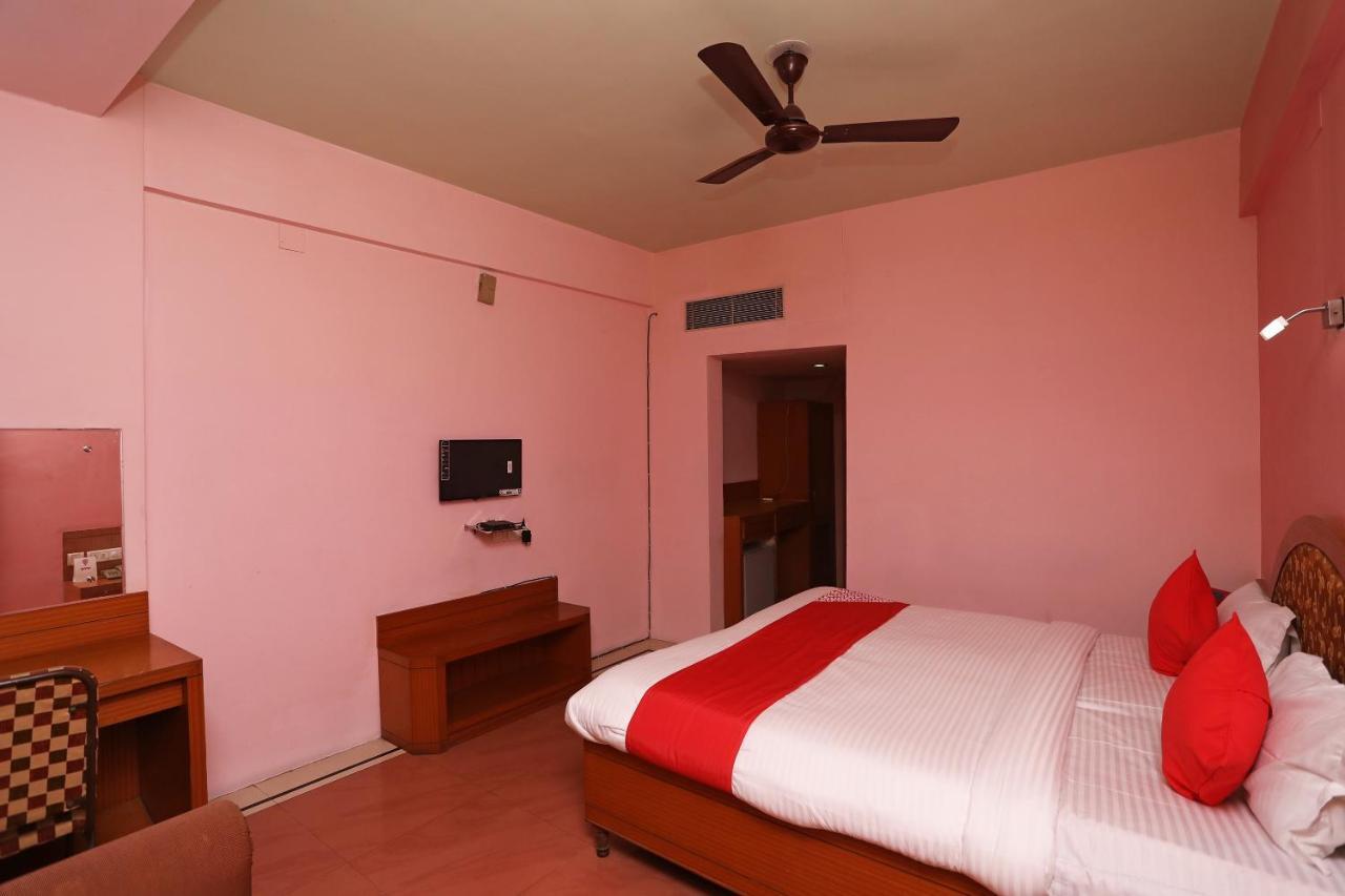 Hotel Keshari บูบันเนสชวาร์ ภายนอก รูปภาพ