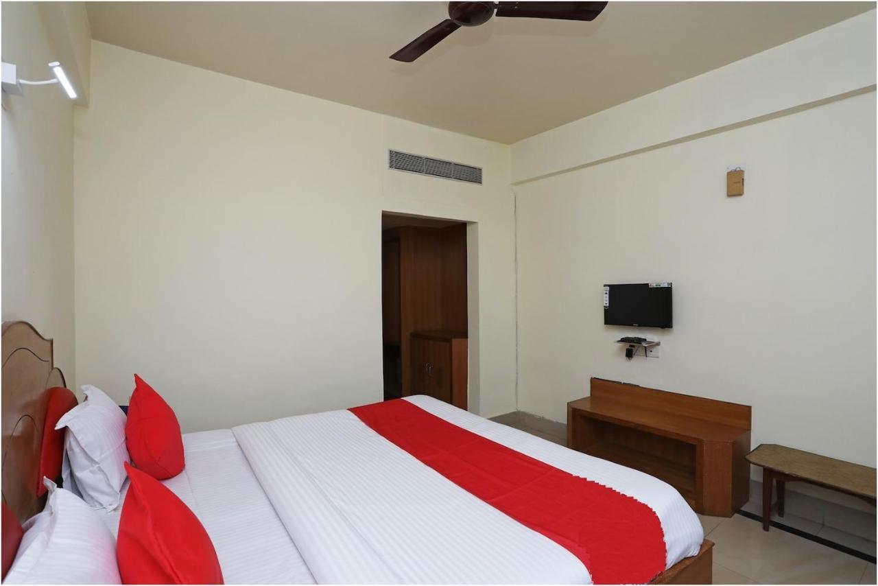 Hotel Keshari บูบันเนสชวาร์ ภายนอก รูปภาพ